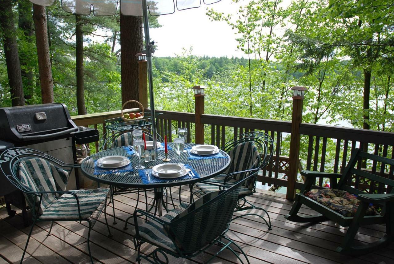 Stunning Forest Lake Home with Hot Tub! Summer Weeks available! Winchester Eksteriør bilde